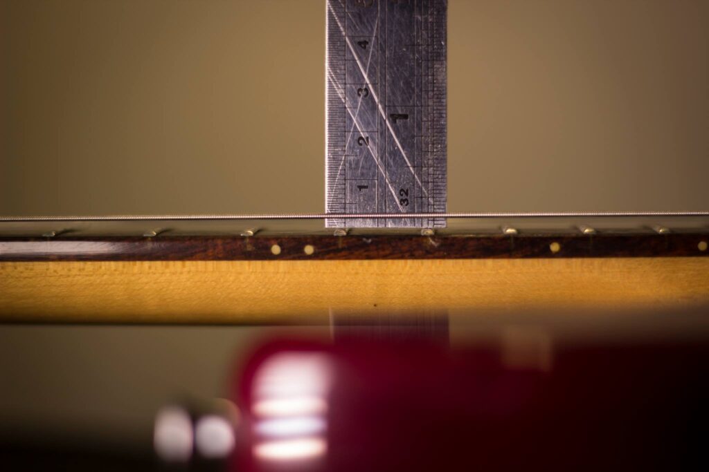 Medición y ajuste preciso de una guitarra